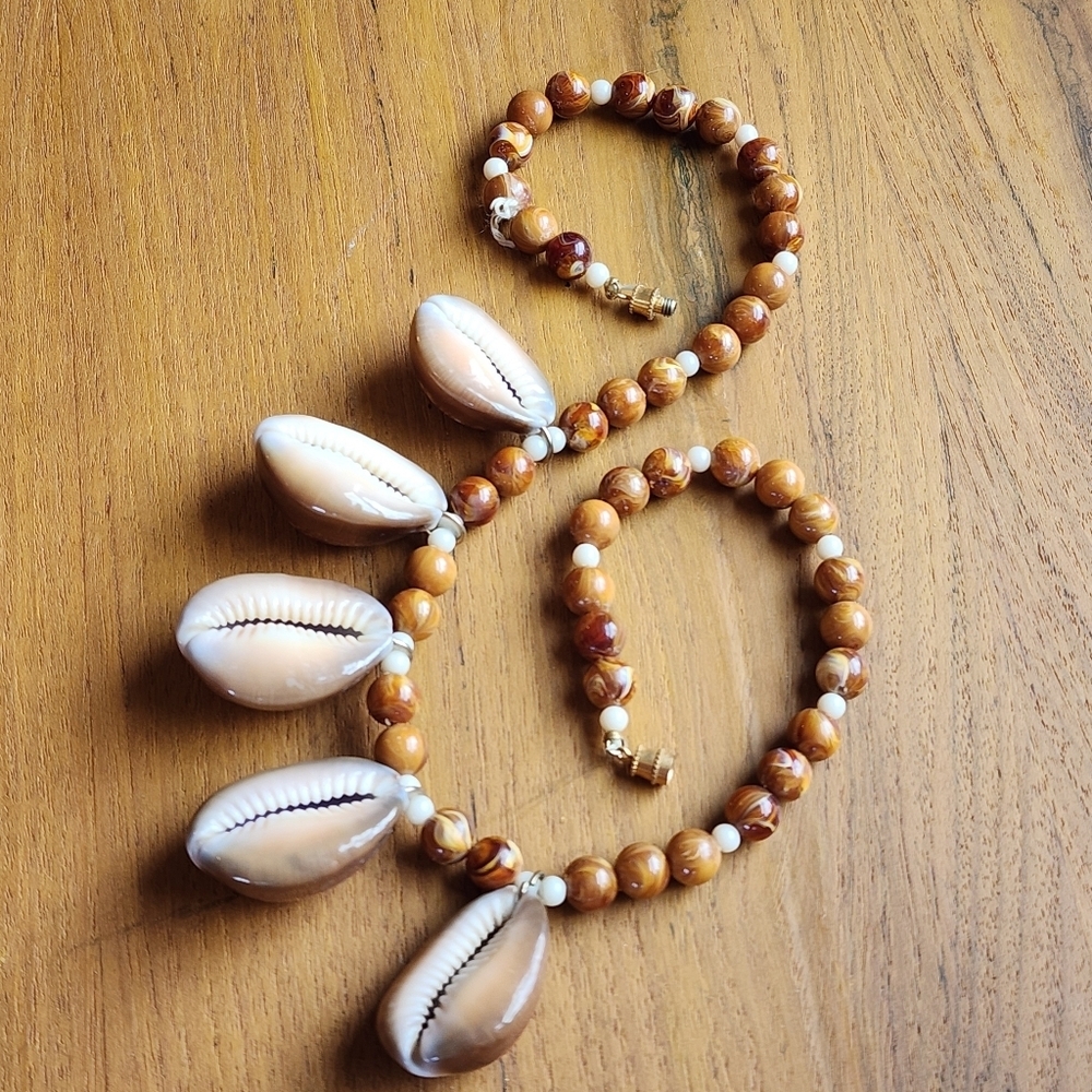 Vintage 90s Cowrie Shell Bib Necklace Black Acrylic Bead Boho Beach Jewelry Surf
